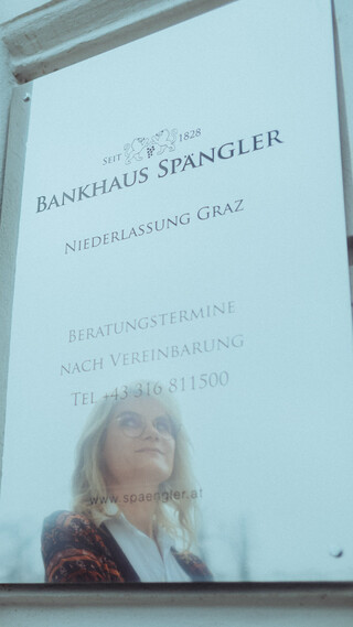 Bankhaus Spängler Tafel an der Hausmauer des Standortes in Graz