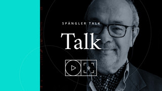 Eine Schwarz-Weiß-Aufnahme eines älteren Herren mit der Aufschrift "Spängler Talk".