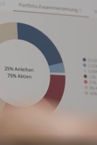 Laptop mit farbigem Kreisdiagramm, lesbar ist "25 % Anleihen, 75 % Aktien"