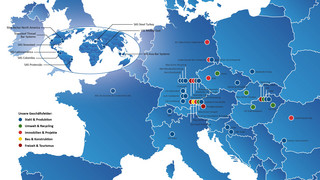 Blaue Weltkarte mit Europa im Fokus. Bunte Punkte beschreiben unterschiedliche Geschäftsfelder