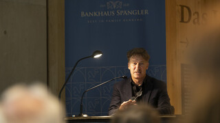 Tobias Moretti hält Lesung.