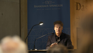 Tobias Moretti hält Lesung.