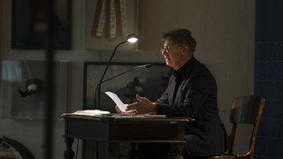 Tobias Moretti hält eine Lesung.
