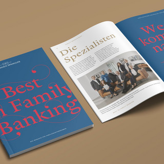 Unternehmensbroschüre des Bankhaus Spängler von außen, sowie aufgeblättert.
