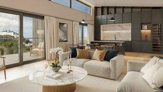 Ansicht eines modernen Wohnzimmers mit einer hellen Couch und lichtdurchfluteter Fensterfront